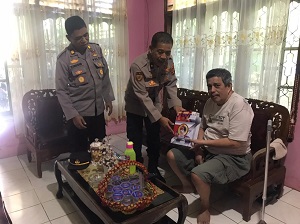Kapolda Lampung Berikan Tali Asih Kepada Empat Personil Polres Way Kanan